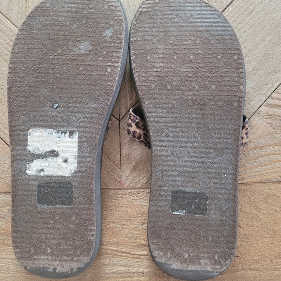 Roxy Leopard Flip Flops - Picture 4 of 4
